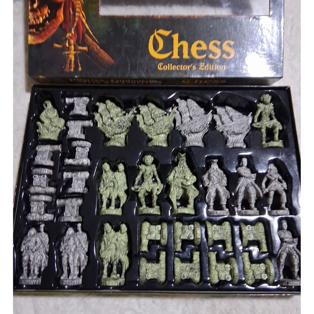 Disney Pirates of the Caribbean Chess Collector's Edition - Picture 2 of 3